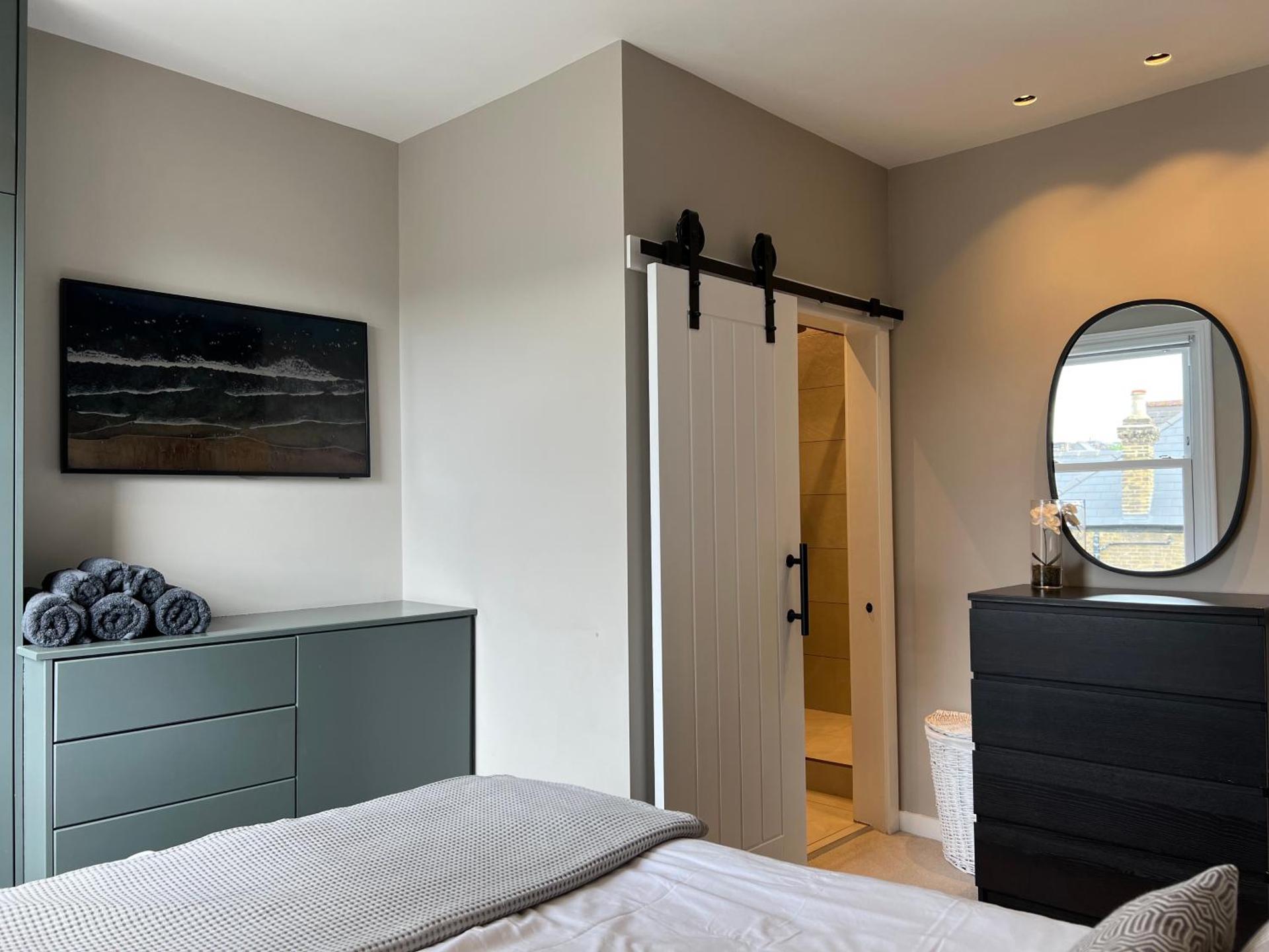 Convenient Clapham Junction Flat