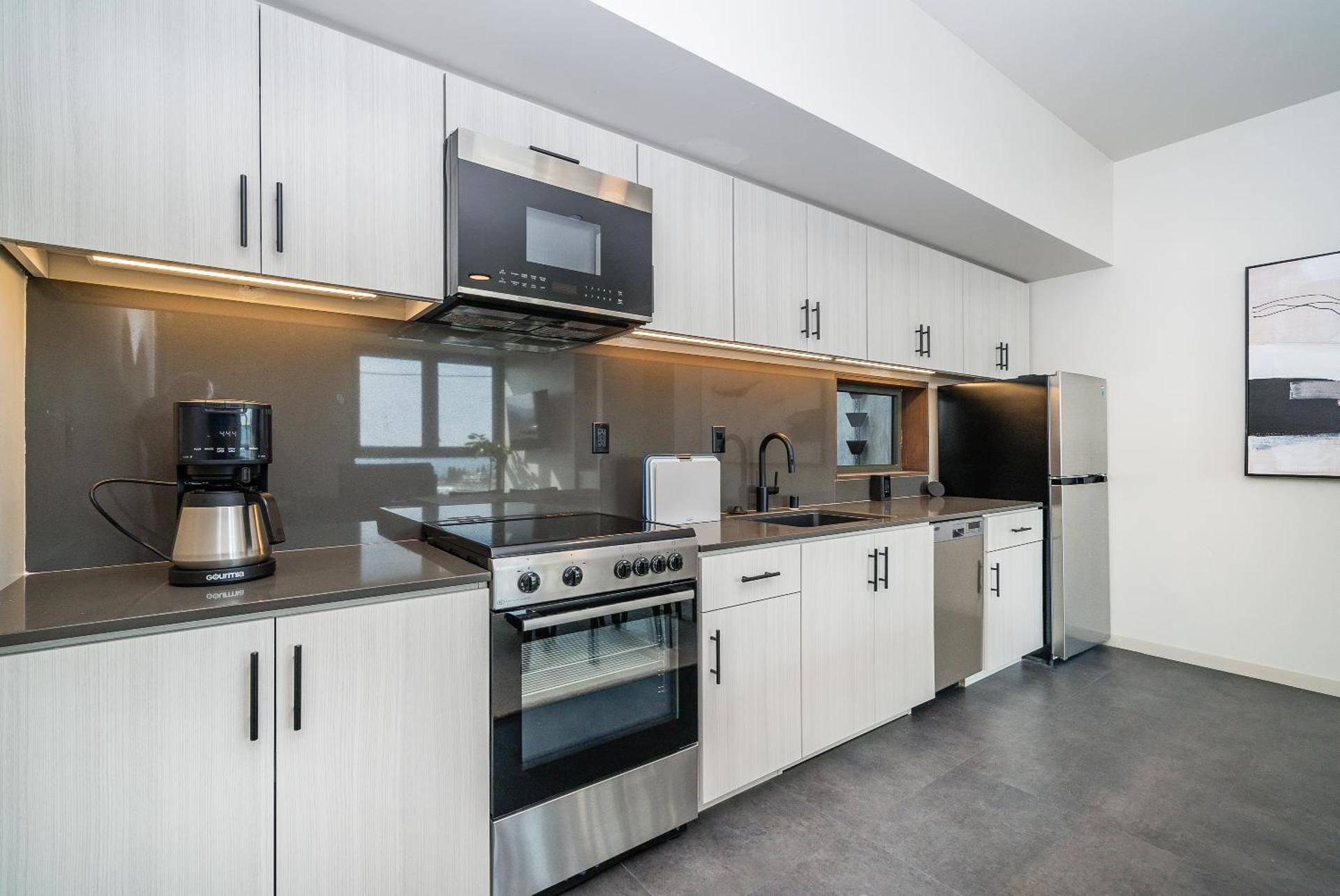 City24 Condo Hotel Little Italy Mission Hills