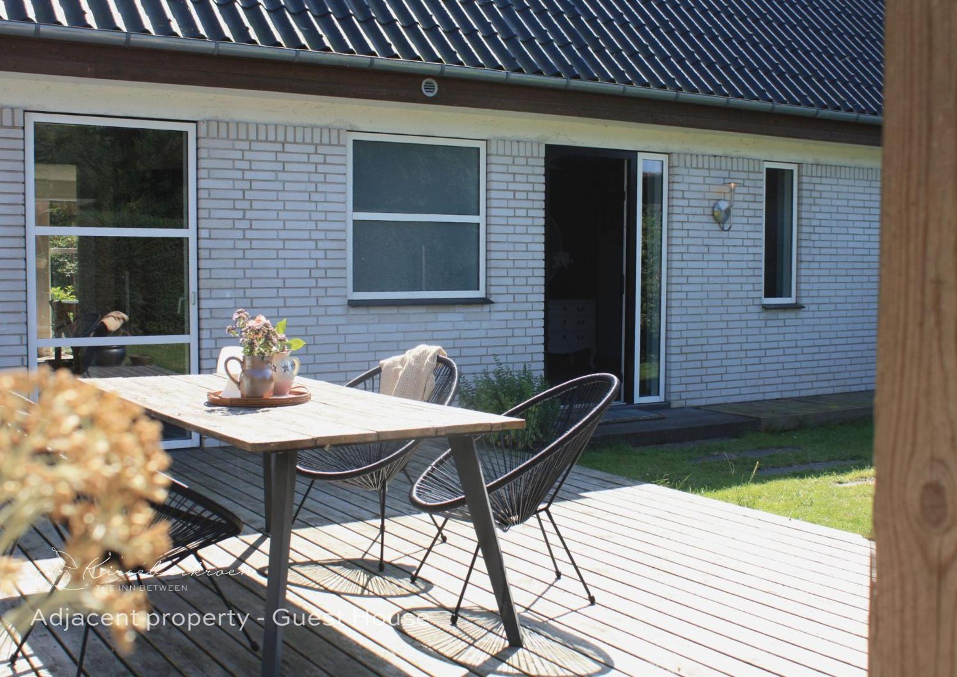 Kirsebærkroen - The Inn Between