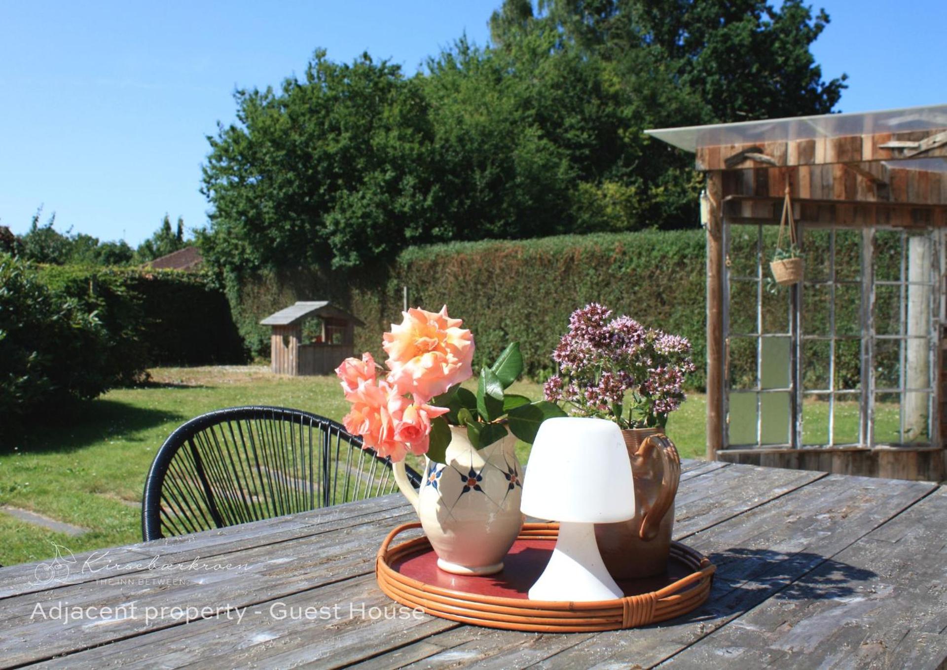 Kirsebærkroen - The Inn Between