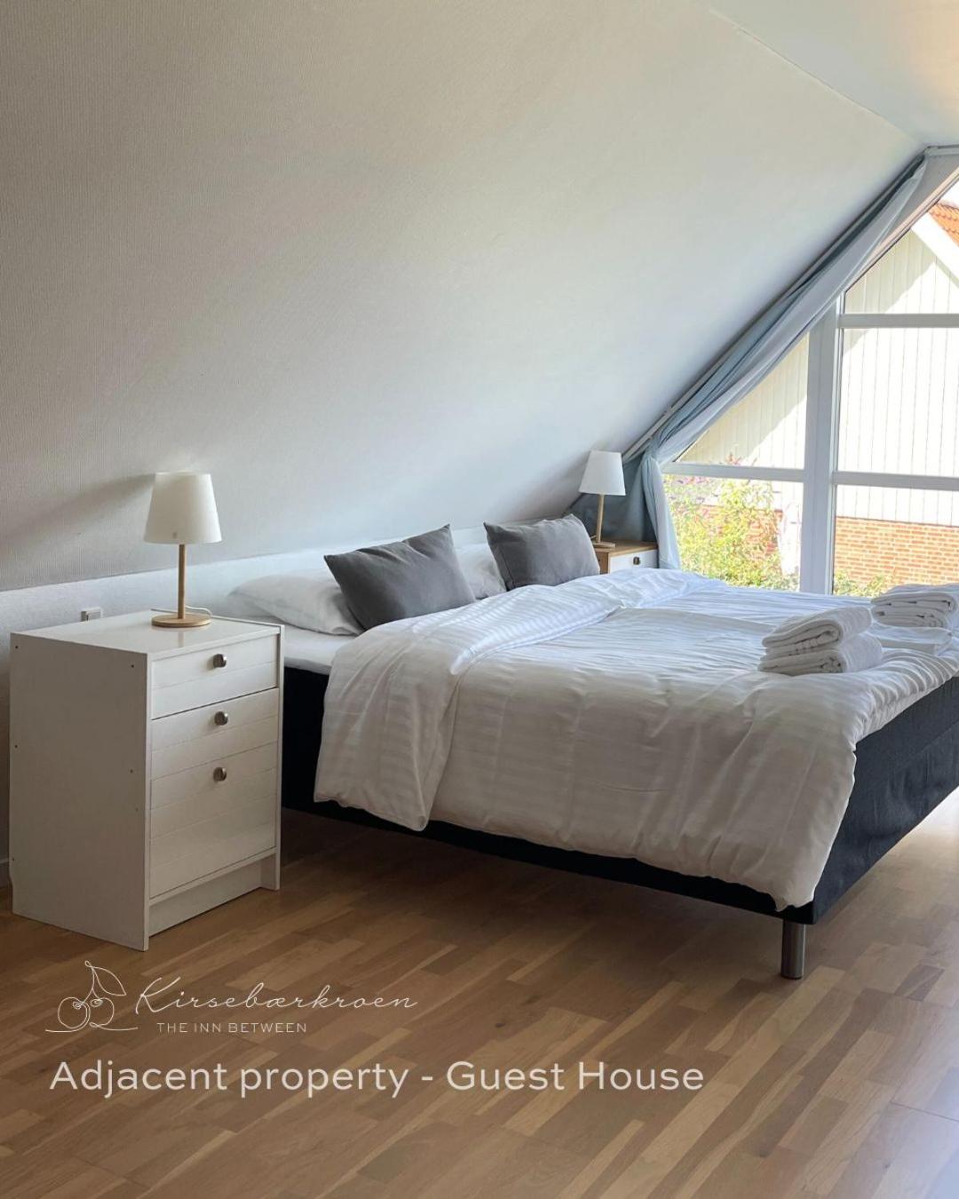 Kirsebærkroen - The Inn Between