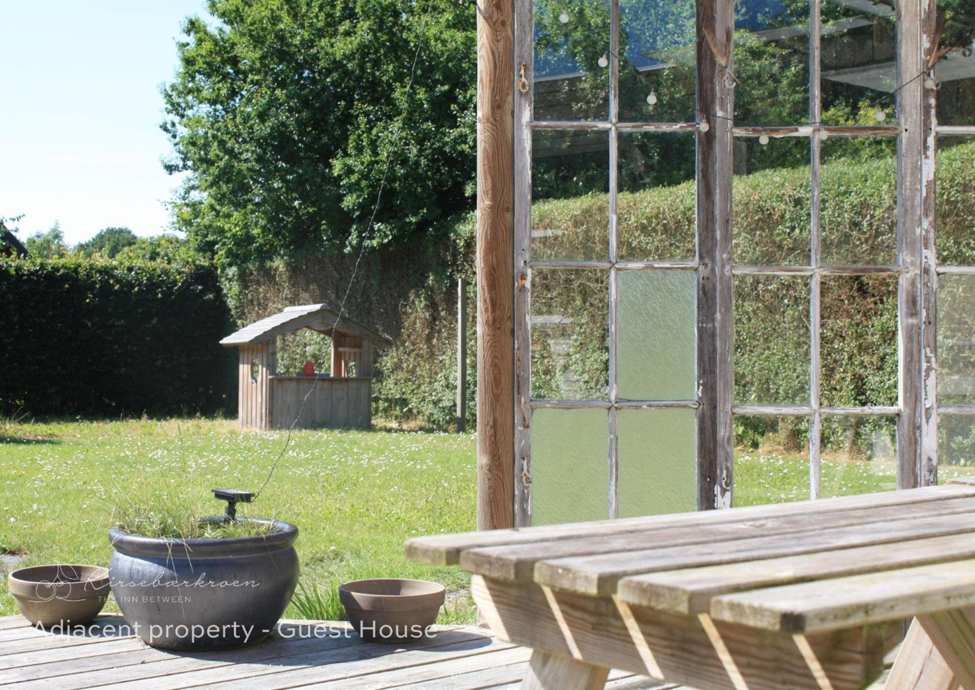 Kirsebærkroen - The Inn Between