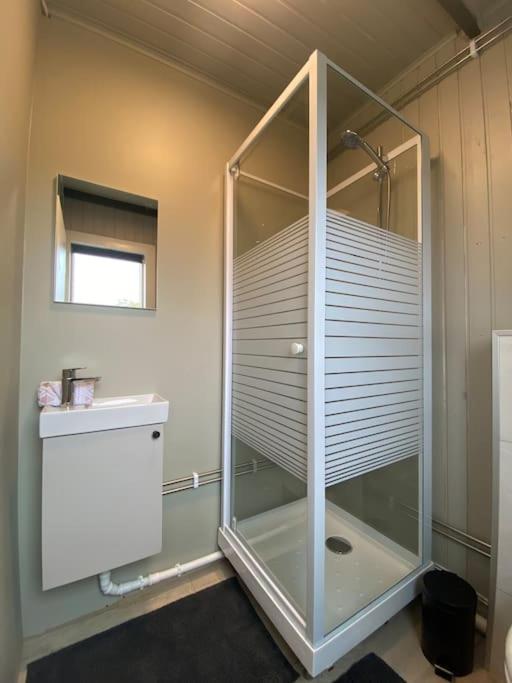 Bright cabin close to RVK with a Hot Tub