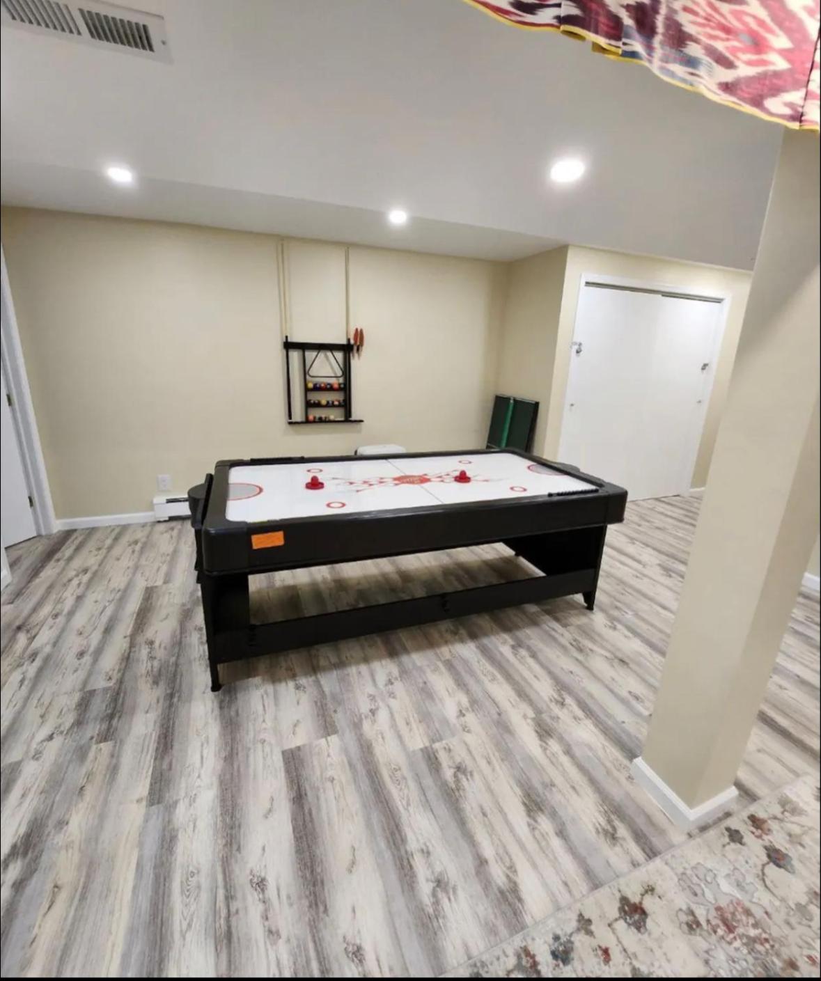 Perfect House in Pocono with hot tub and sauna steam