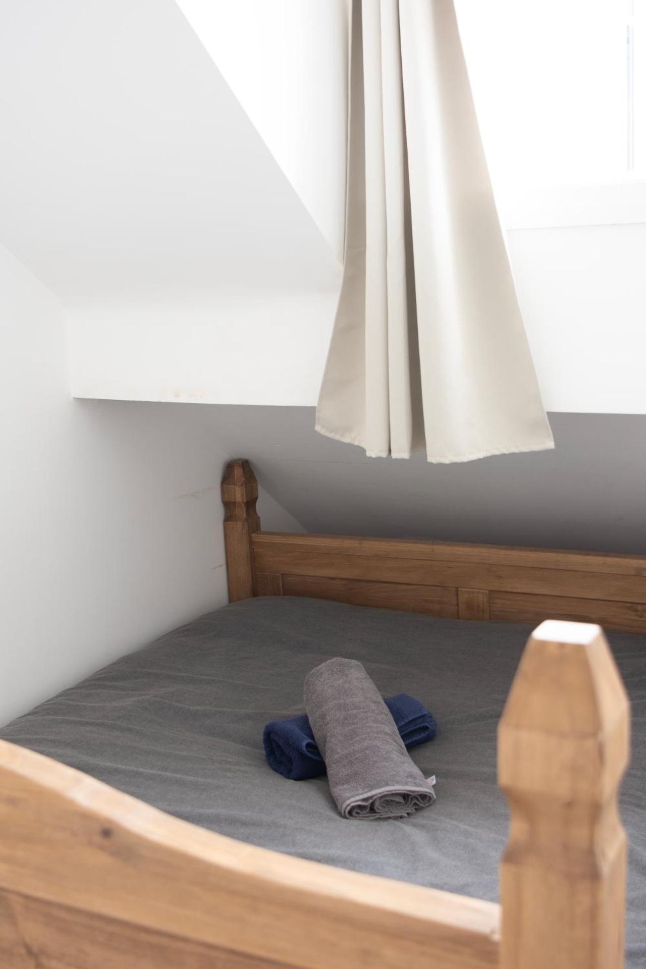 Modern 4 Bed En-suite House in Leeds - Free parking