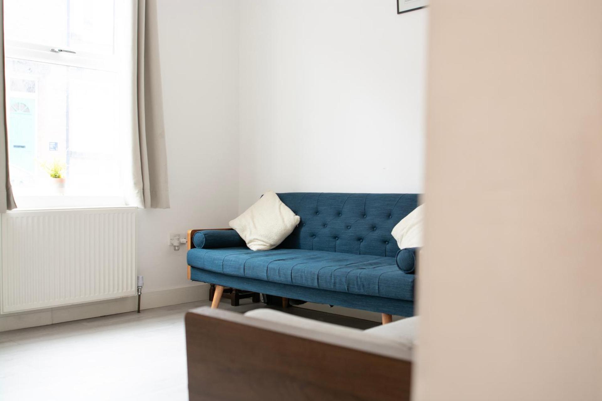 Modern 4 Bed En-suite House in Leeds - Free parking