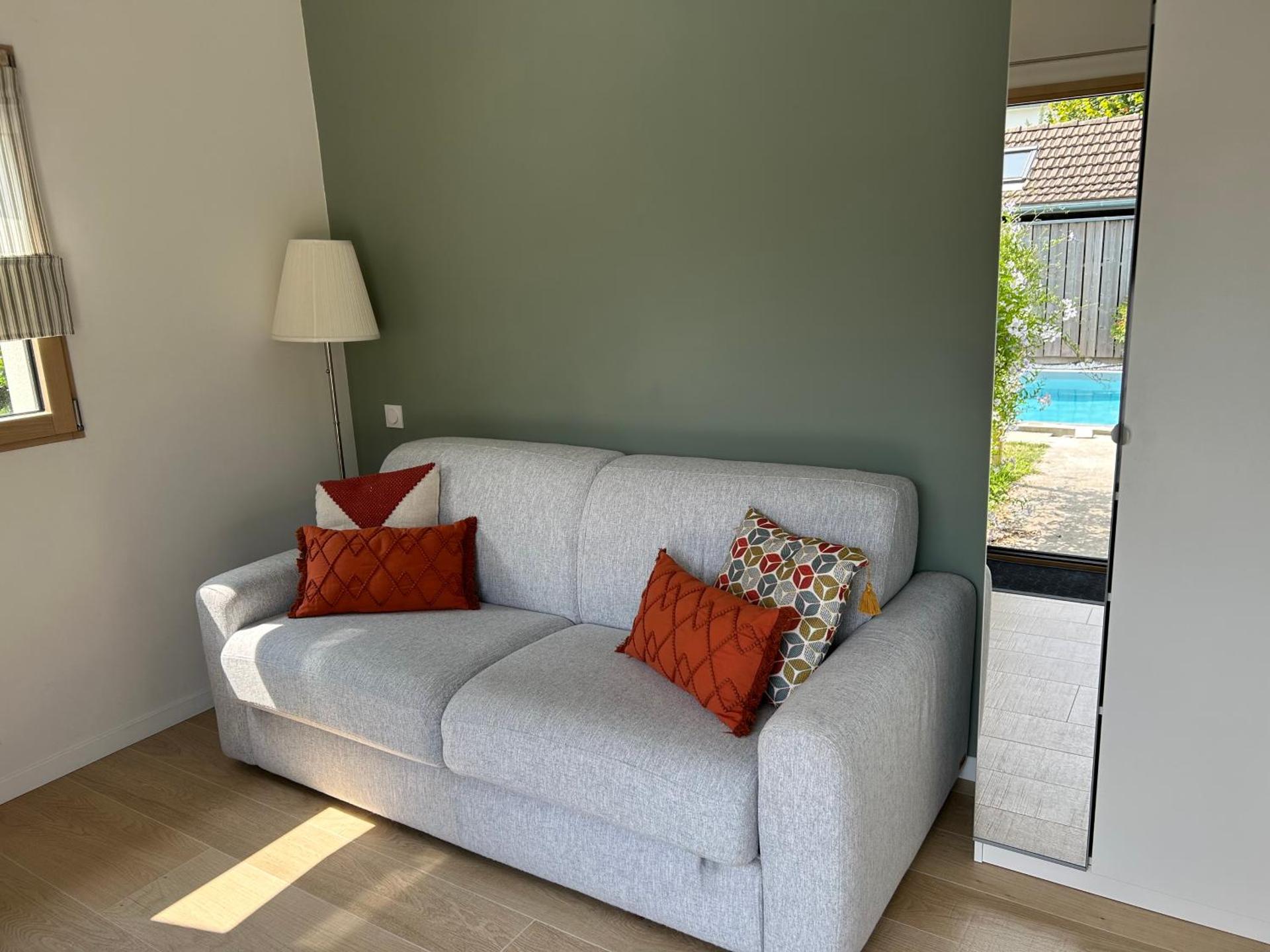 Studio vue piscine au calme près des vignes