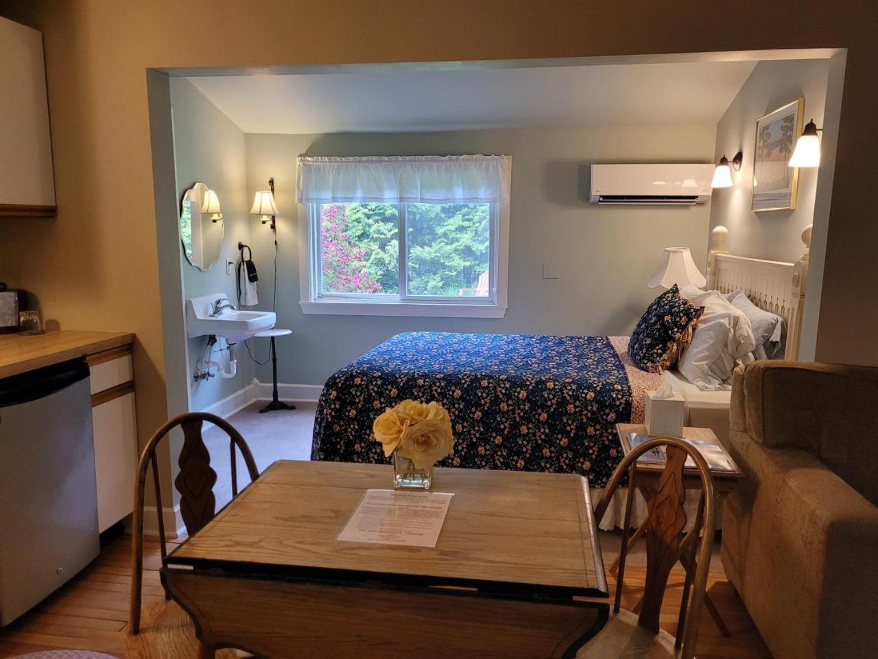 Quadruple Room with Private Bathroom