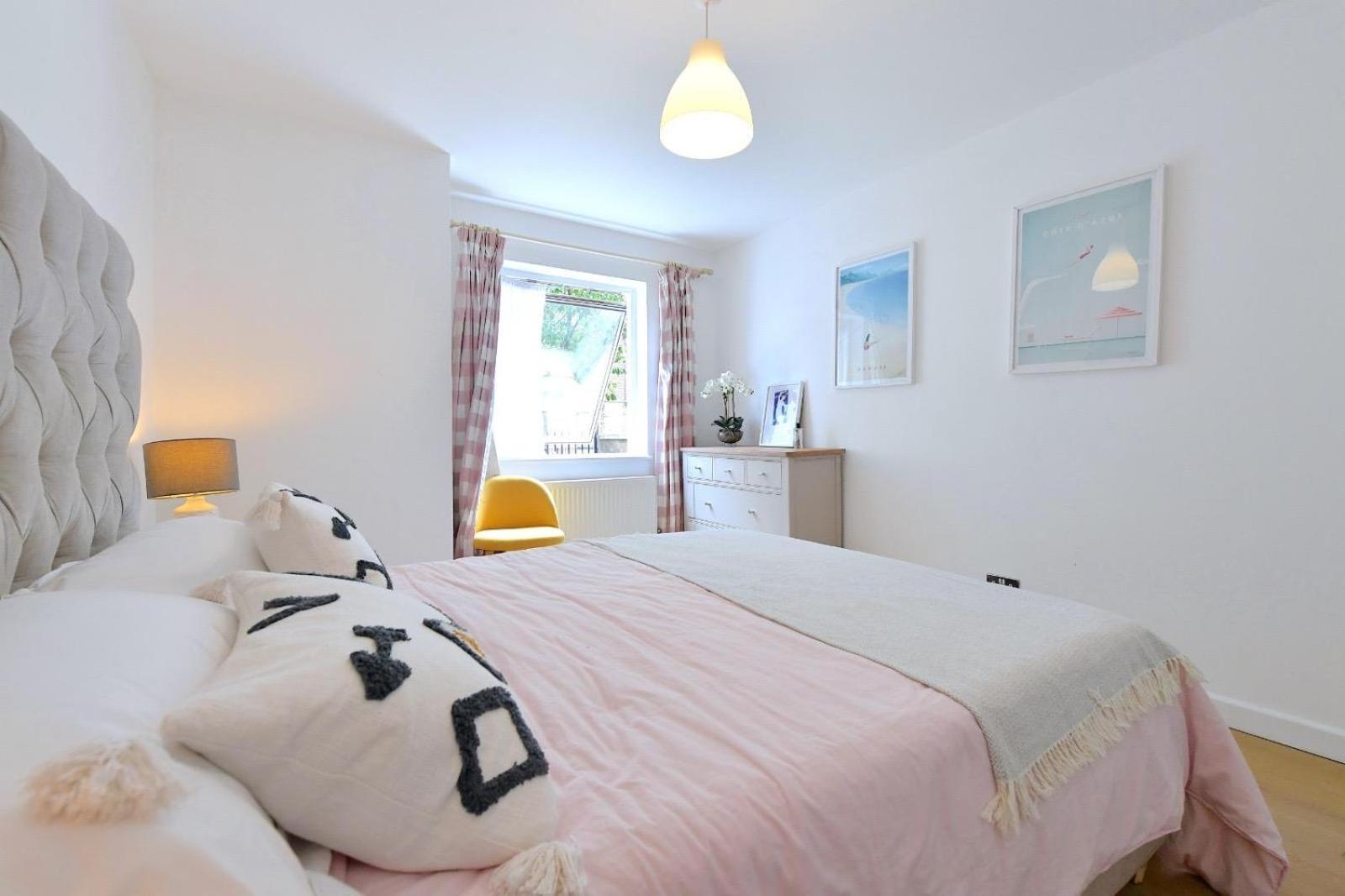 Central London 2 bedrooms apartment sleep 6 Free parking