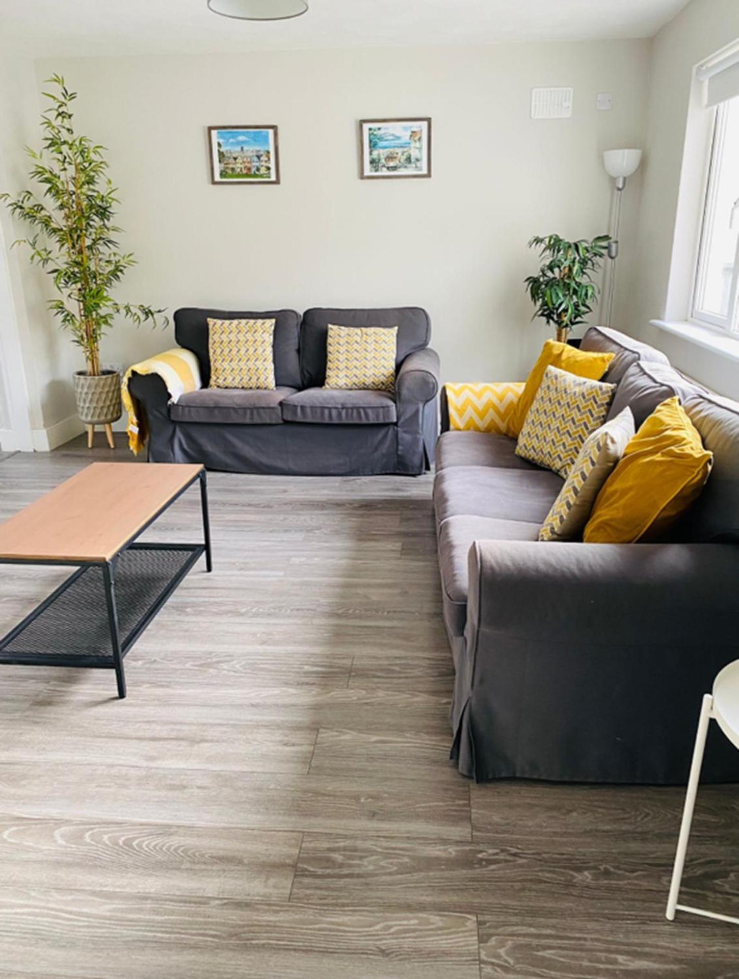 Communal lounge/ TV room