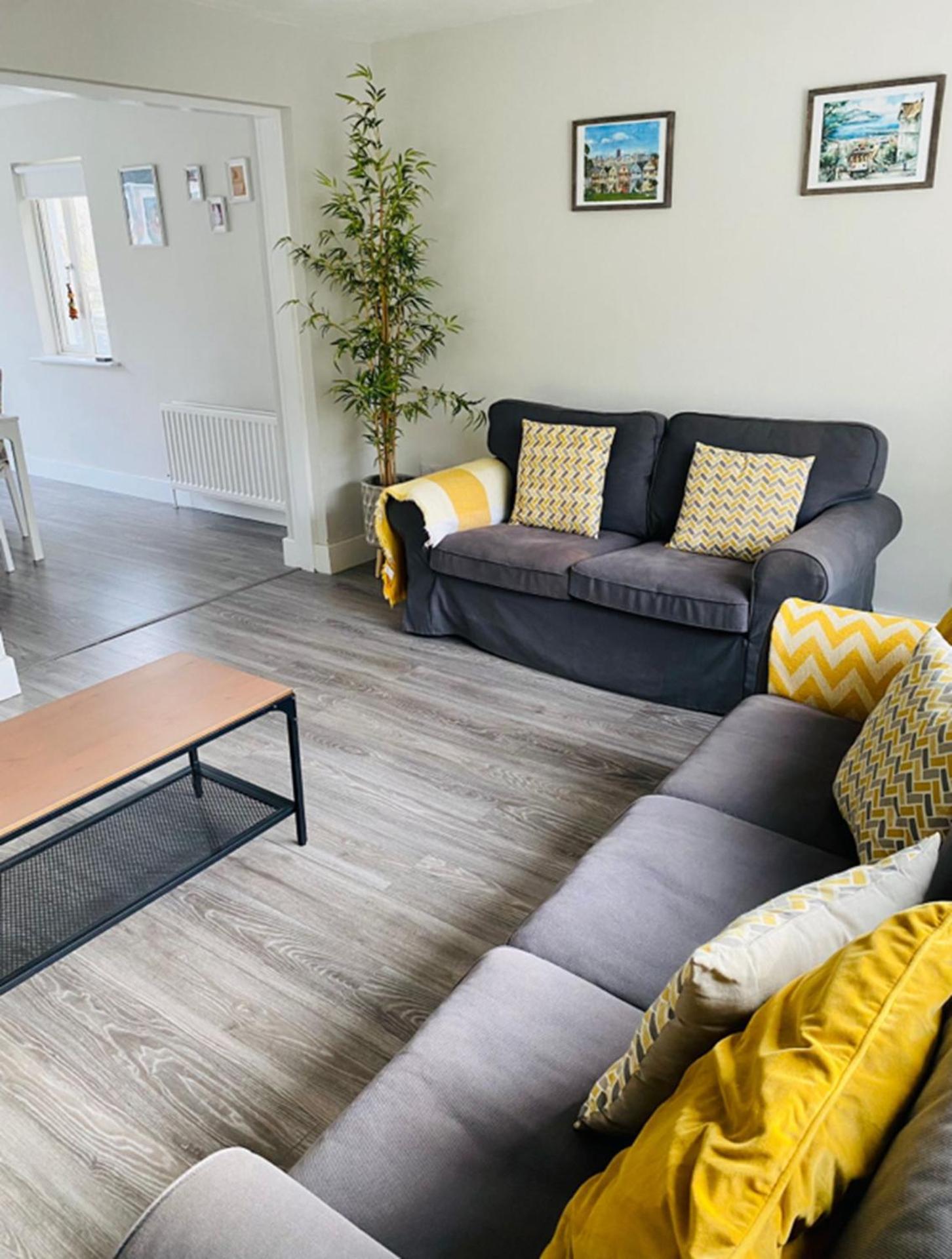 Communal lounge/ TV room