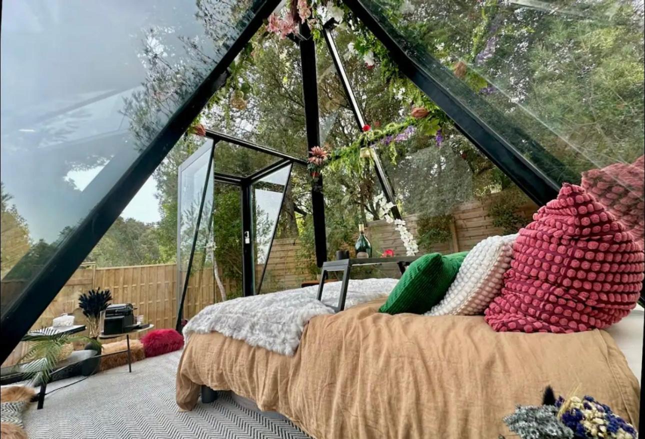 Magnifique Pyramide en Verre