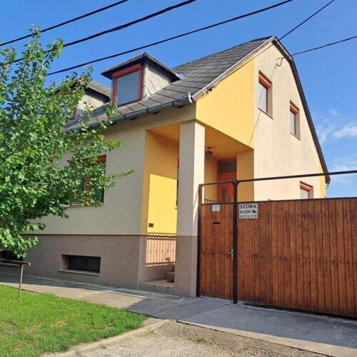 Neuhercz Apartmanok Halászi