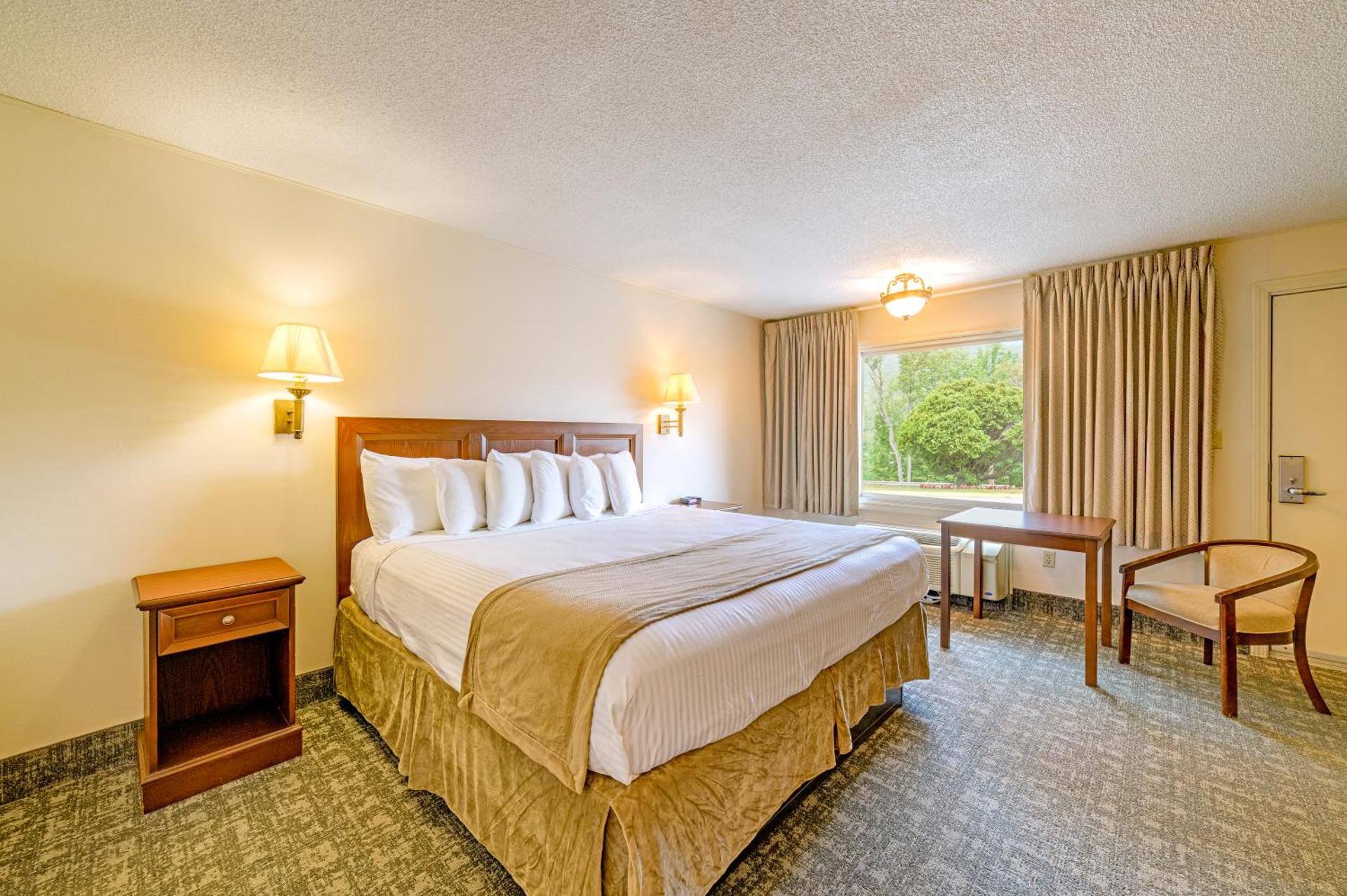 Town & Country Inn & Resort