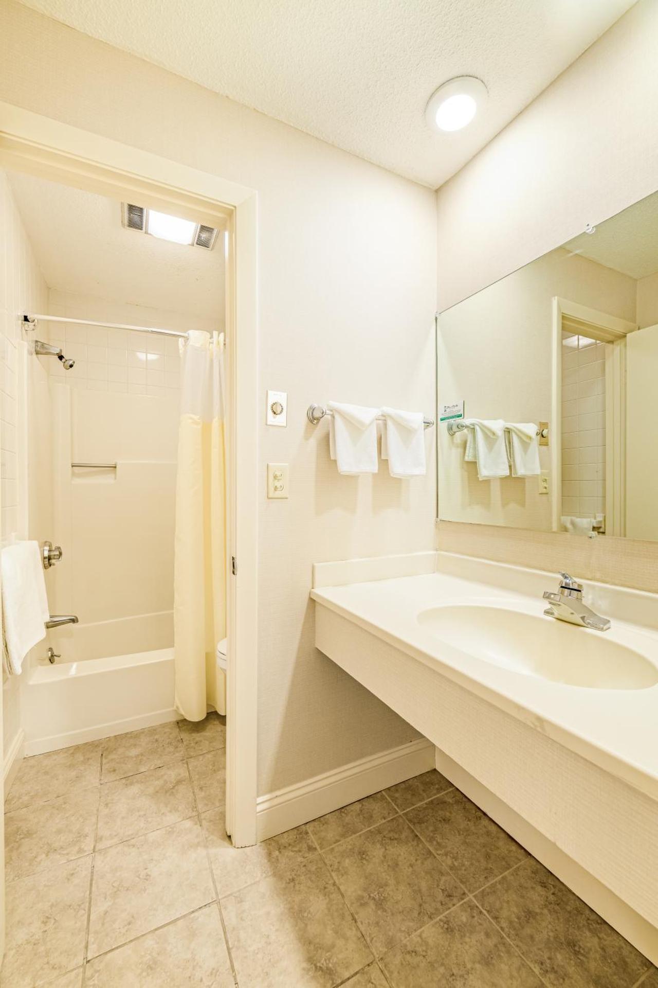 Town & Country Inn & Resort