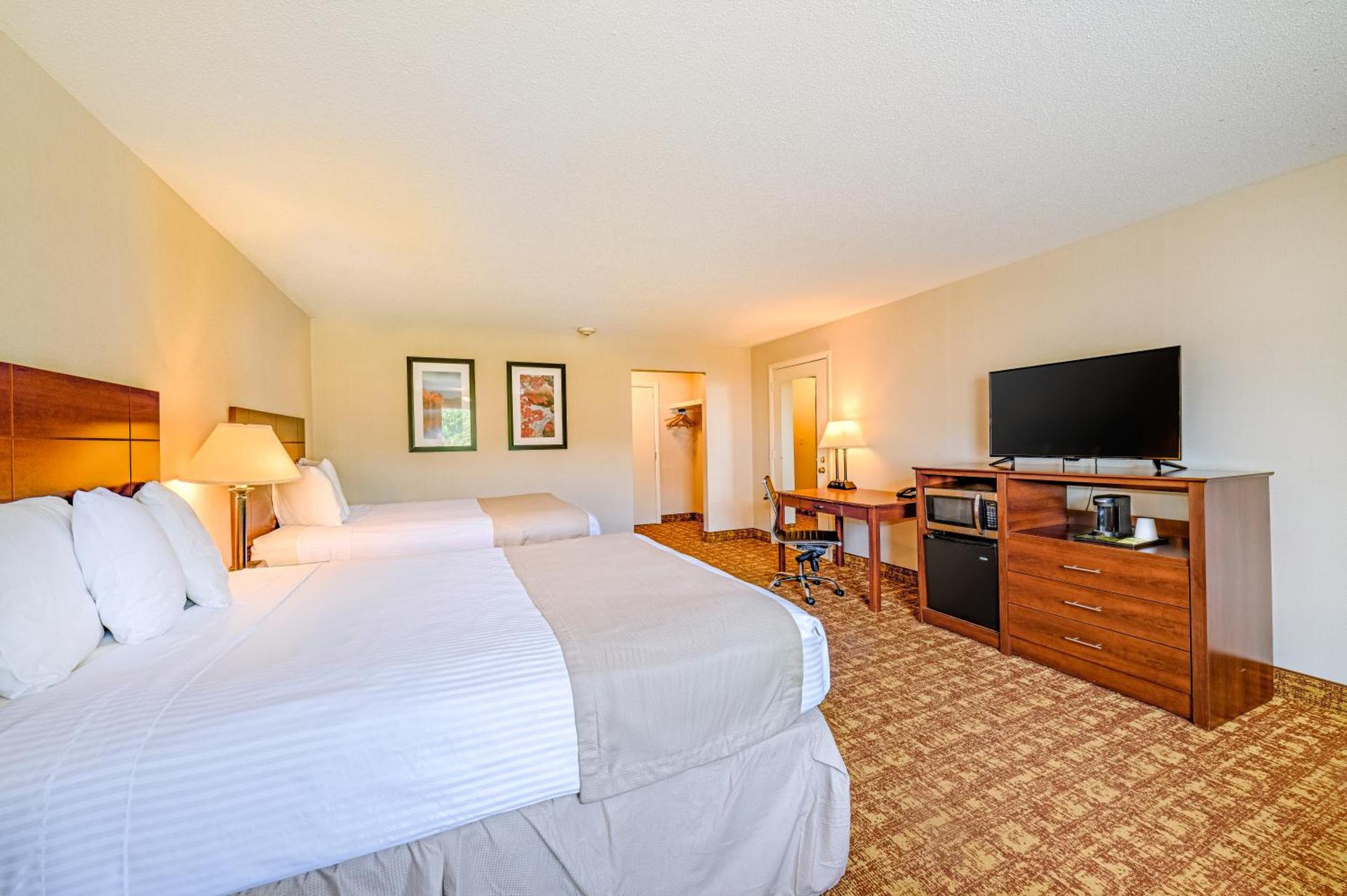 Town & Country Inn & Resort