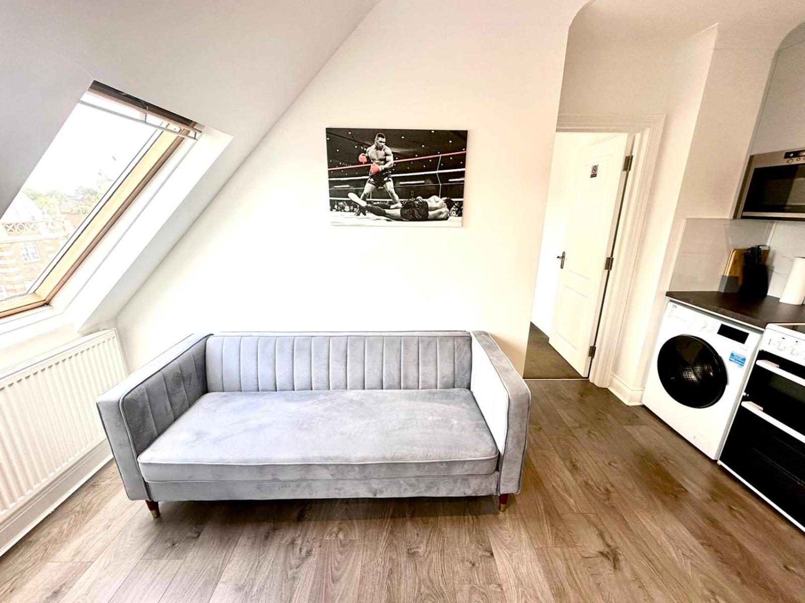 Stunning Modern, Private Apartment,15 Mins To Central London