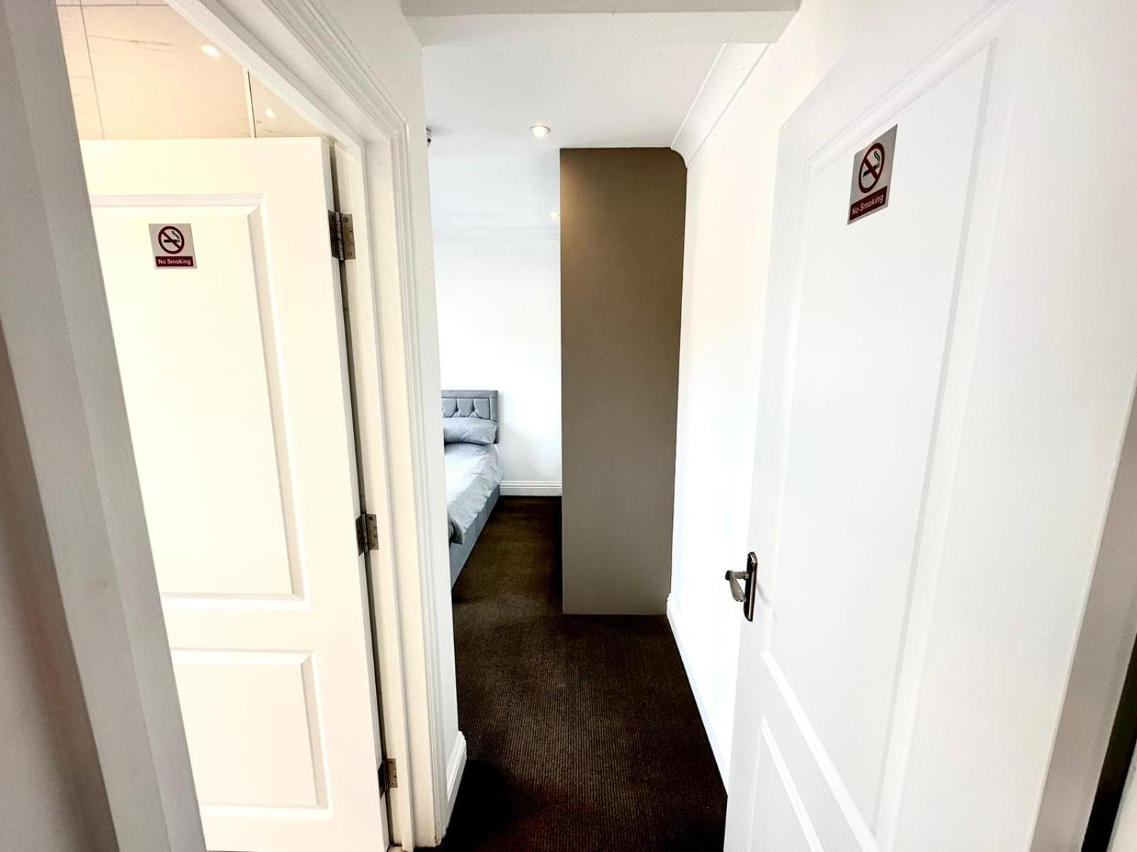 Stunning Modern, Private Apartment,15 Mins To Central London