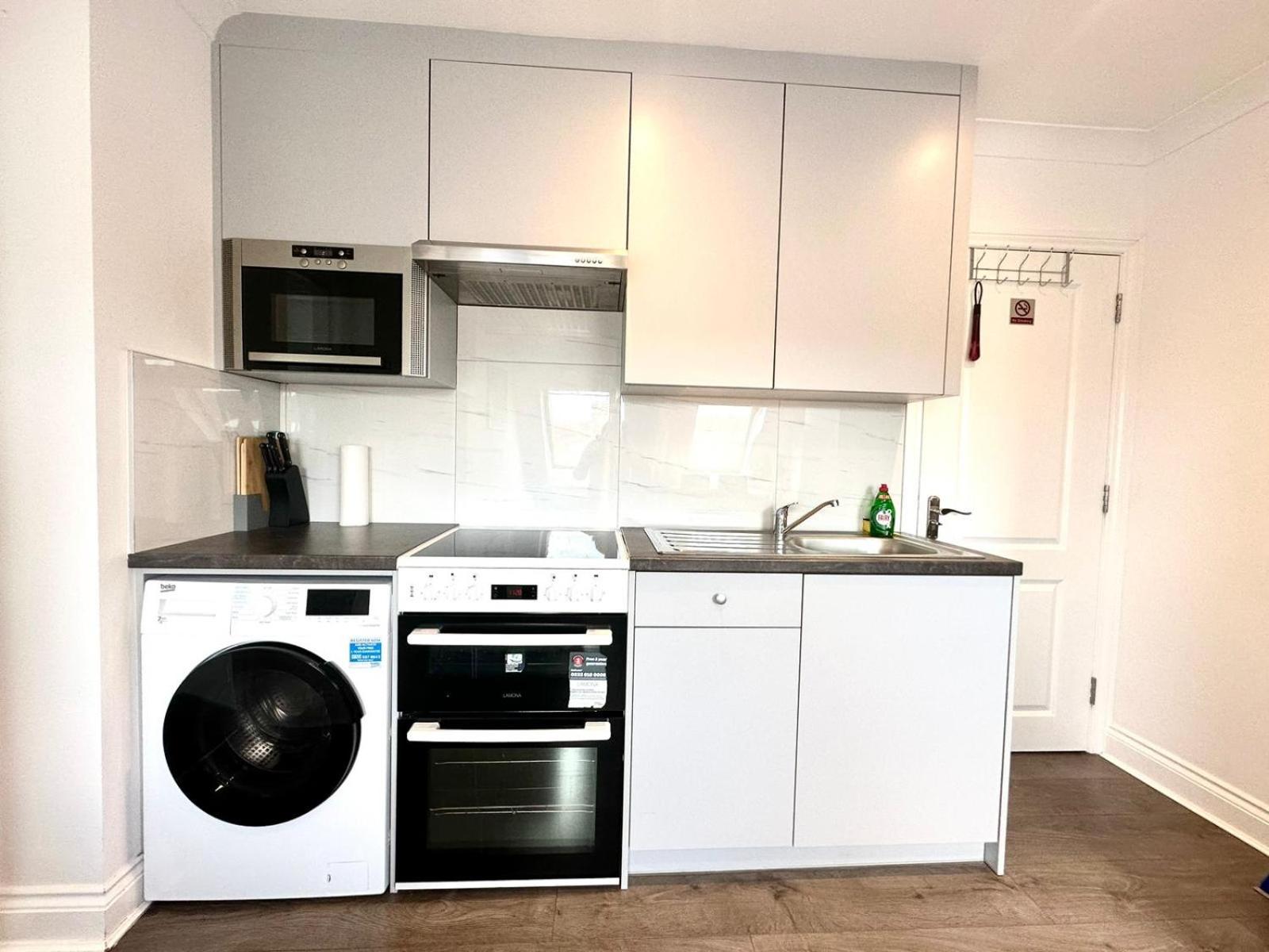 Stunning Modern, Private Apartment,15 Mins To Central London