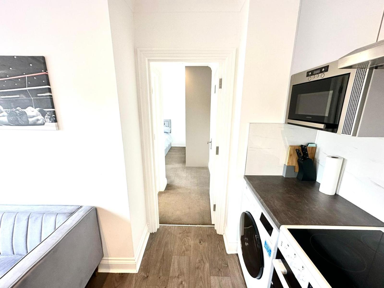 Stunning Modern, Private Apartment,15 Mins To Central London