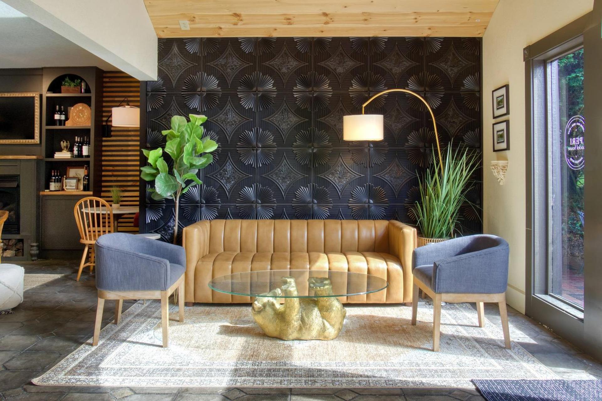 Communal lounge/ TV room