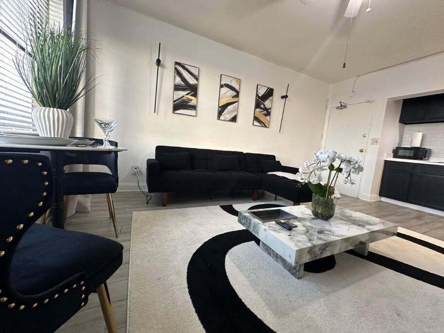 Luxe Skyrise Condo Downtown Jax