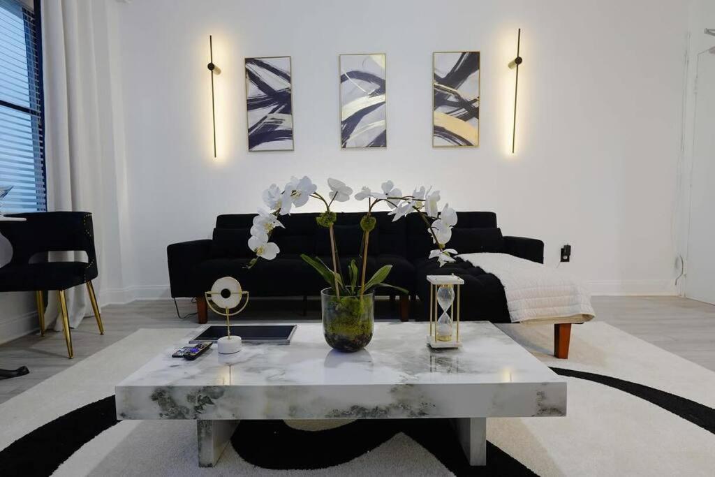 Luxe Skyrise Condo Downtown Jax