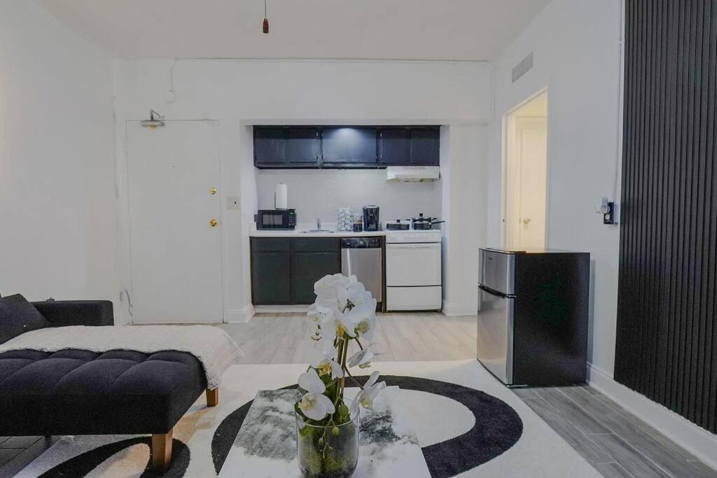 Luxe Skyrise Condo Downtown Jax