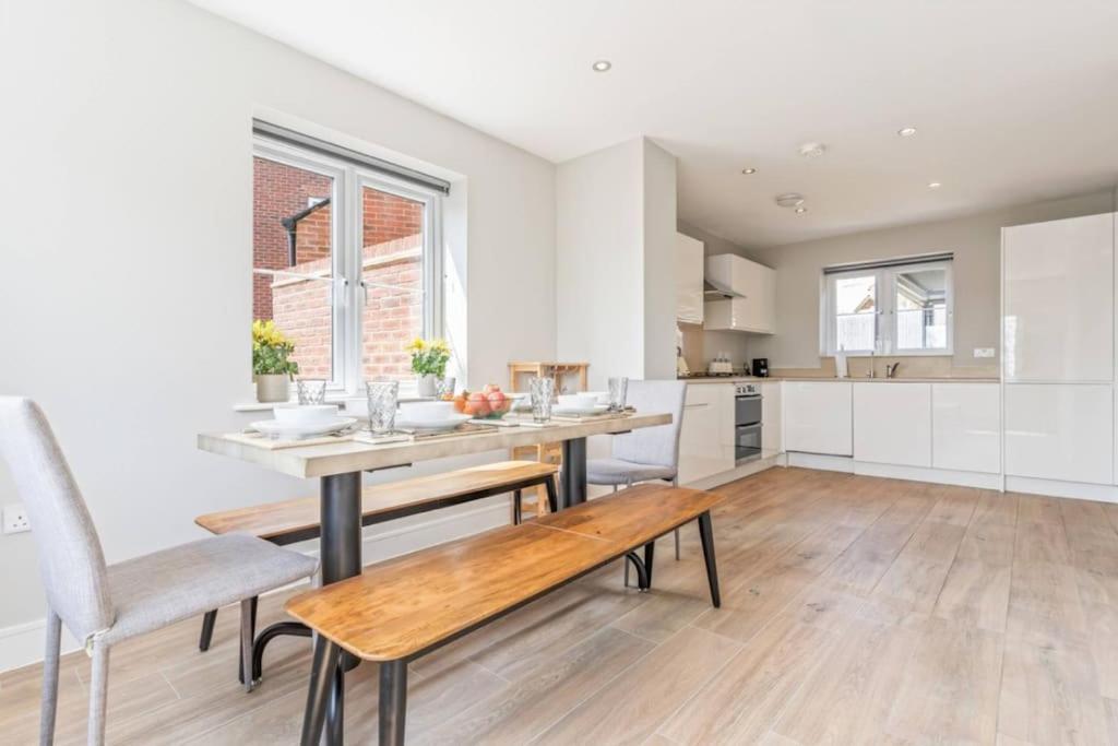 Luxury 5 bed house with Hot Tub nr Bicester Village