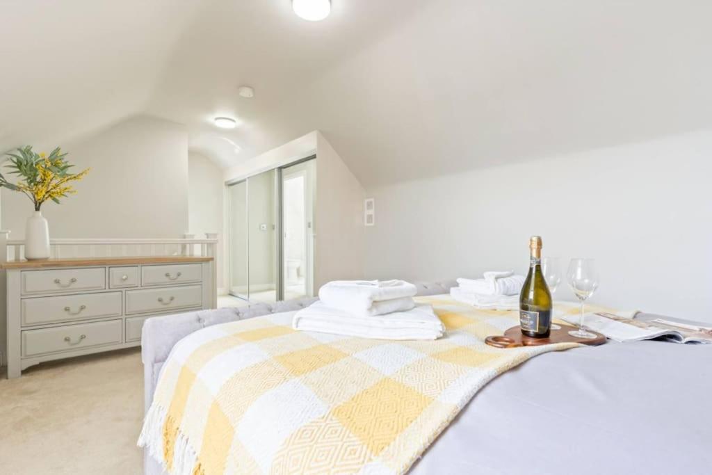 Luxury 5 bed house with Hot Tub nr Bicester Village