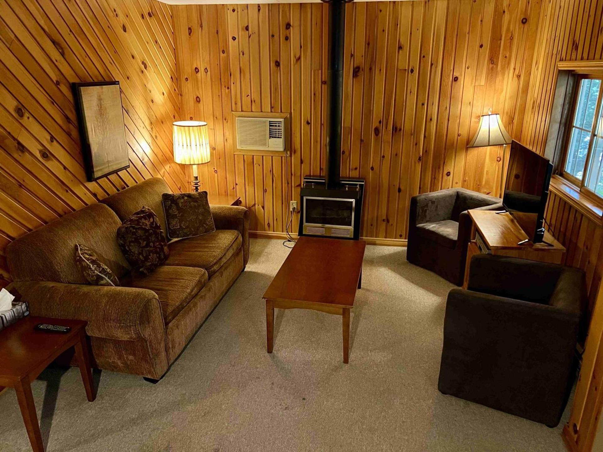 High Falls Bay Cottages, Camping & Waterpark