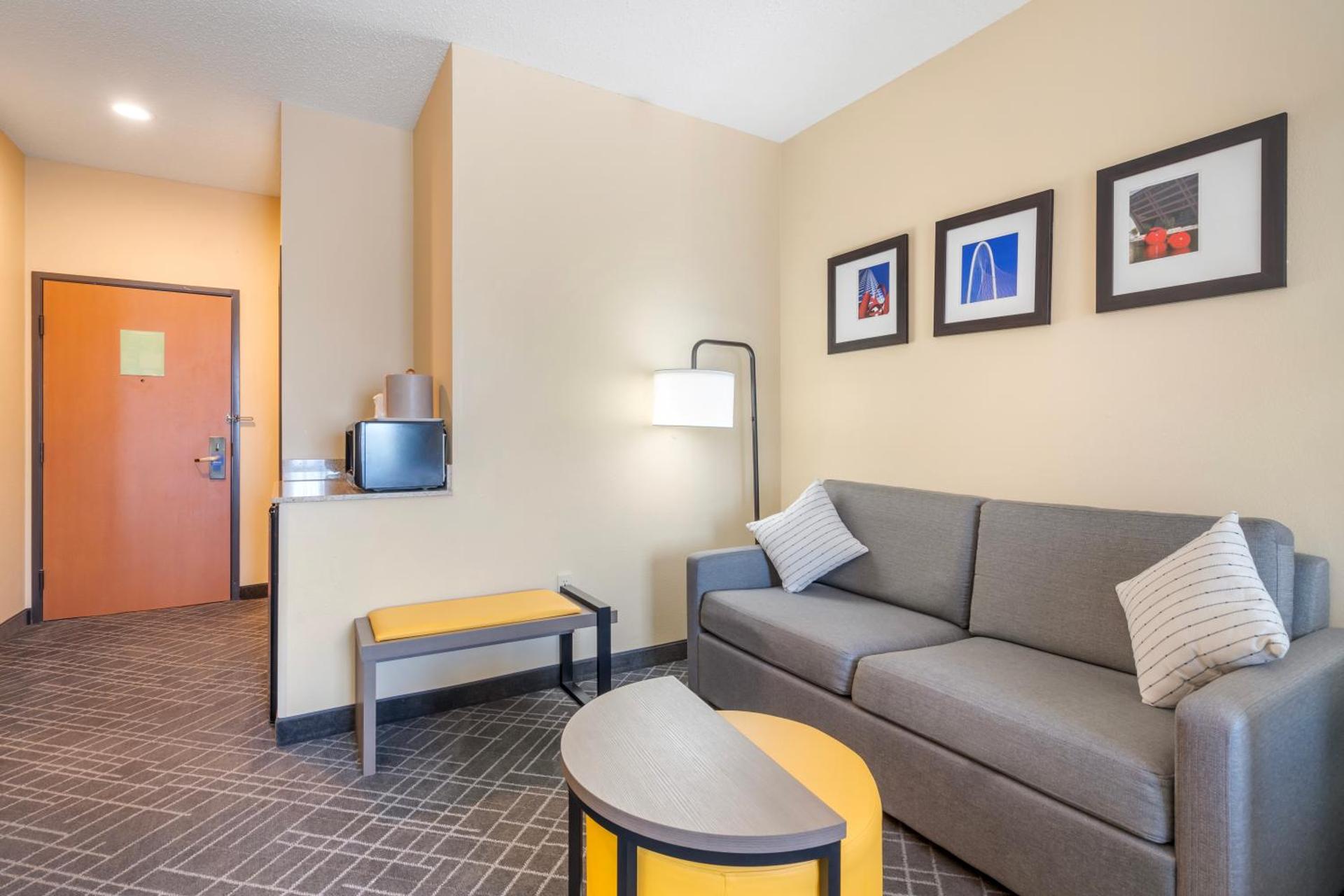 King Suite - Non-Smoking