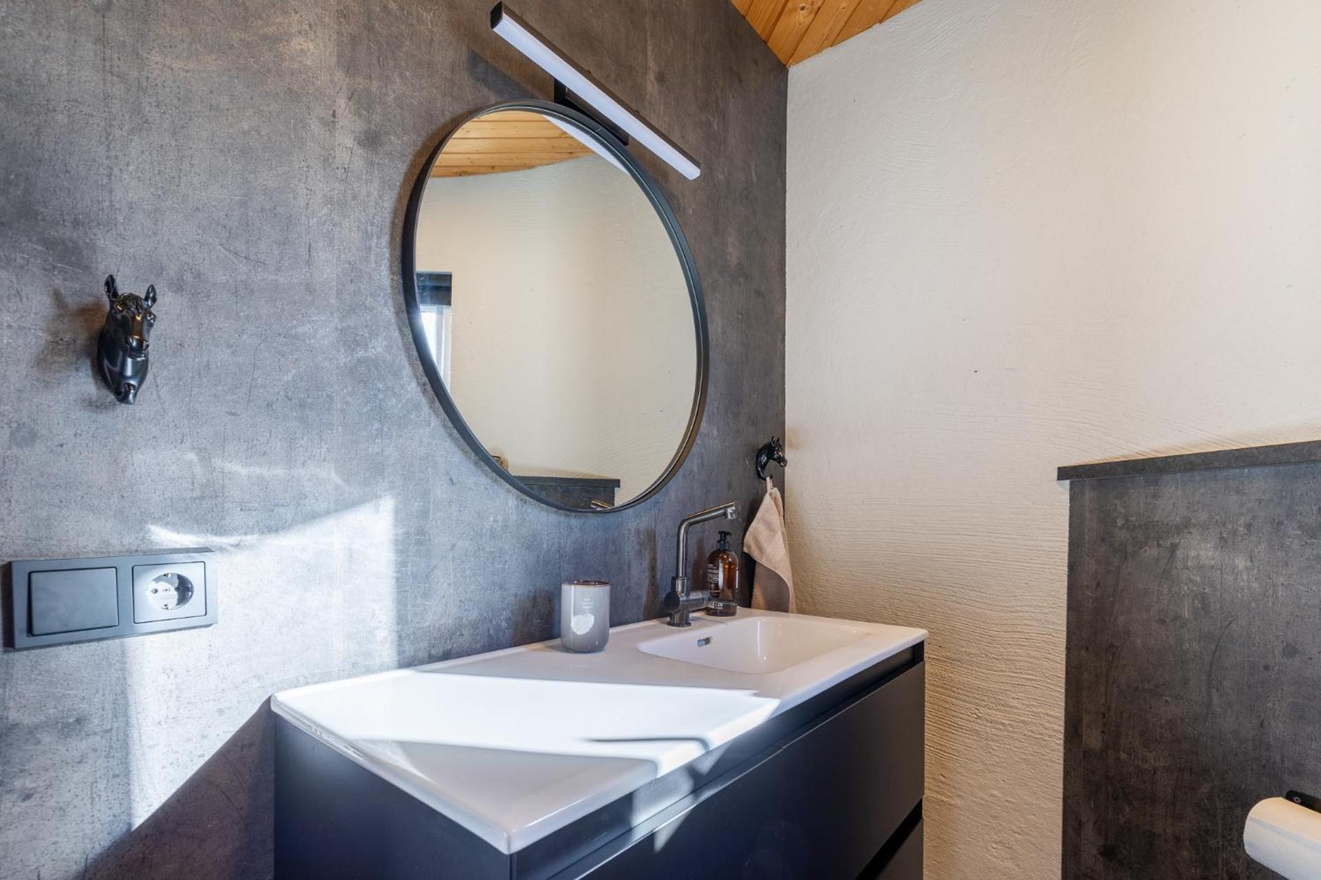 Laugavellir Tower Suite