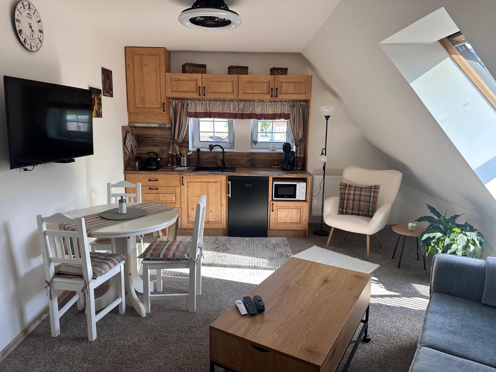 Apartment with Mountain View