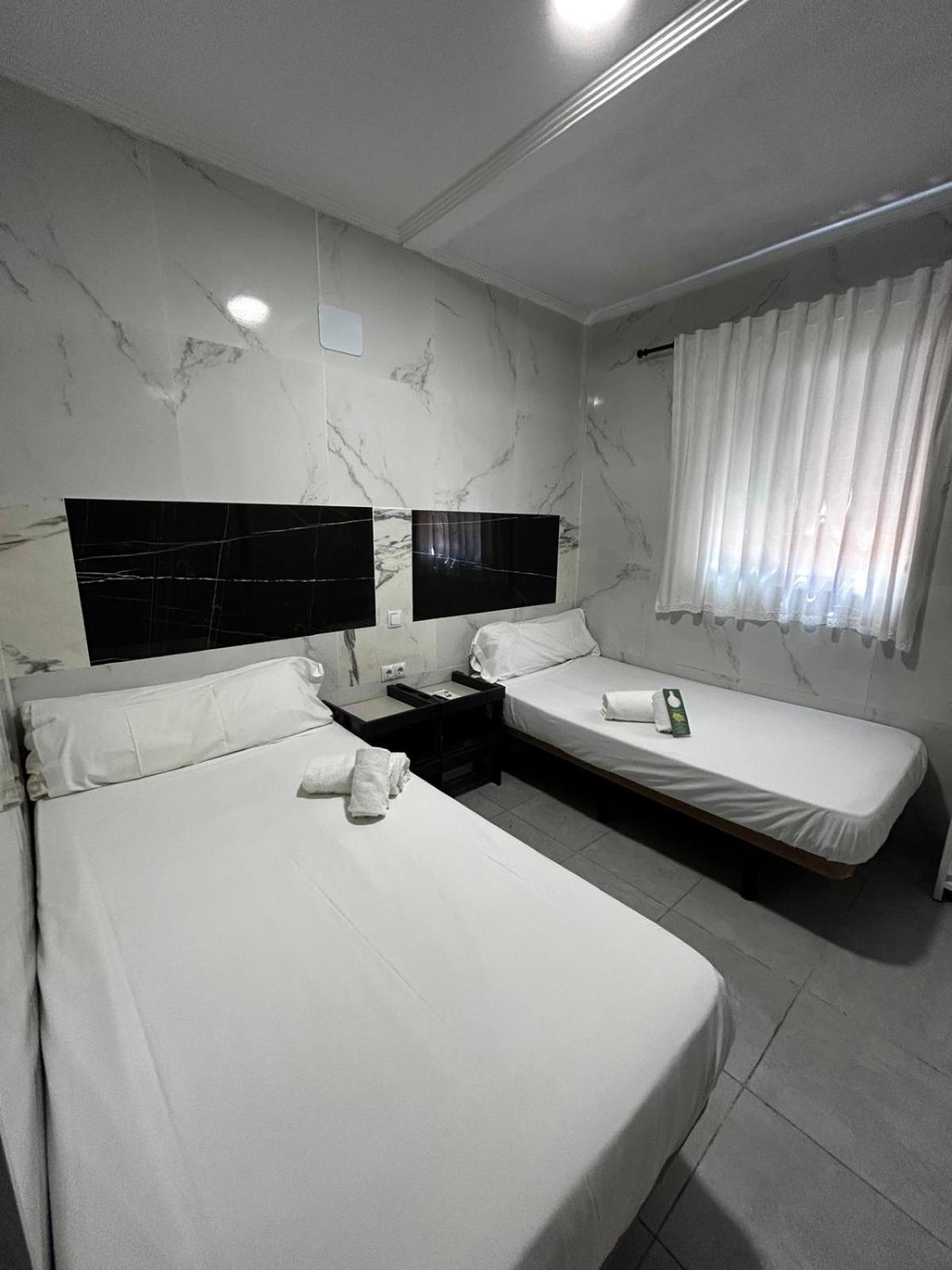 Hostal Avenida Andalucia - Solo Adultos