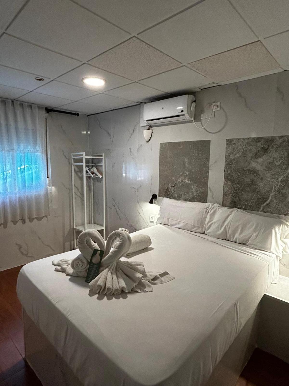 Hostal Avenida Andalucia - Solo Adultos