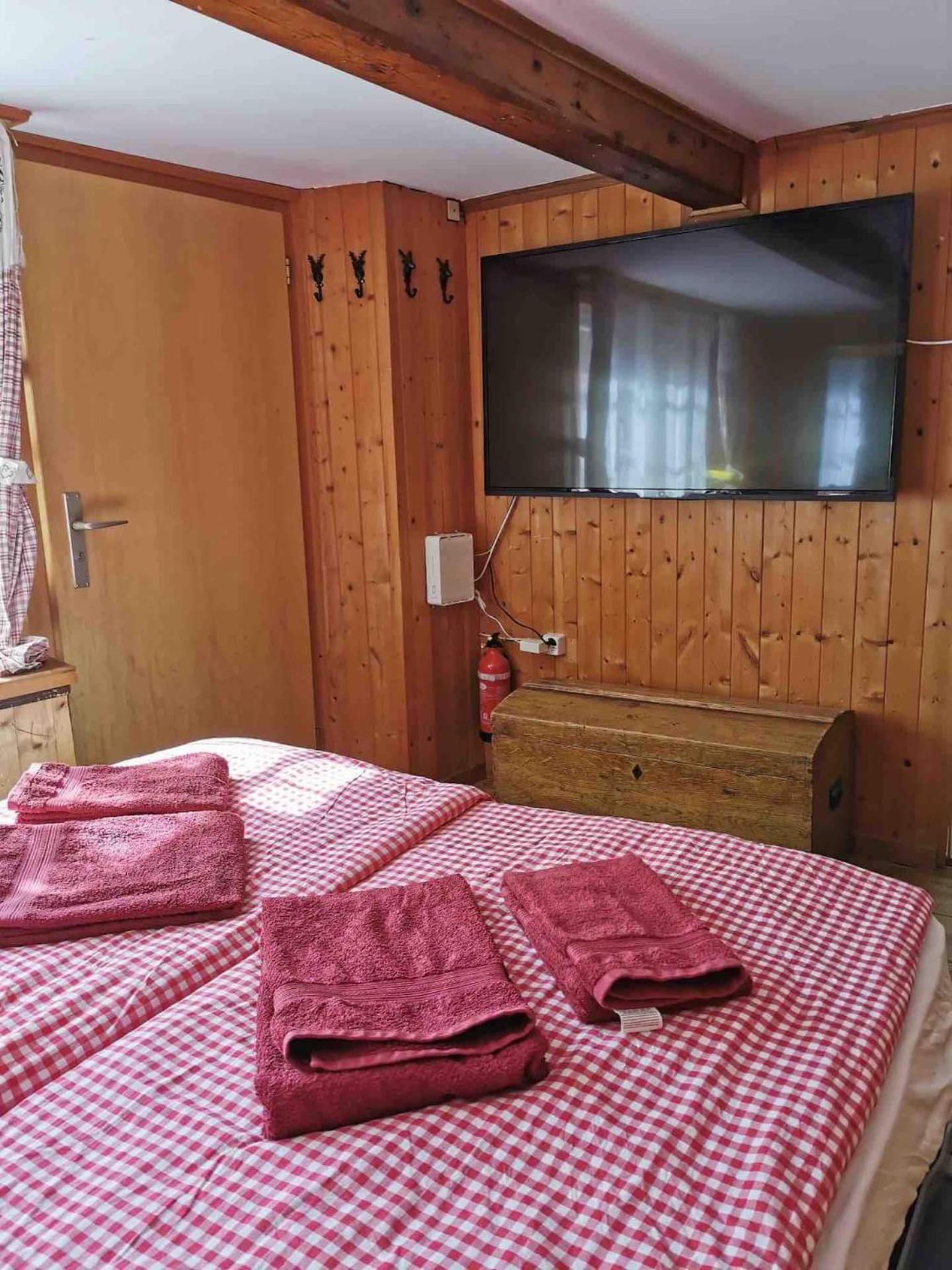 Studio 15 min to ski resort, No Parking