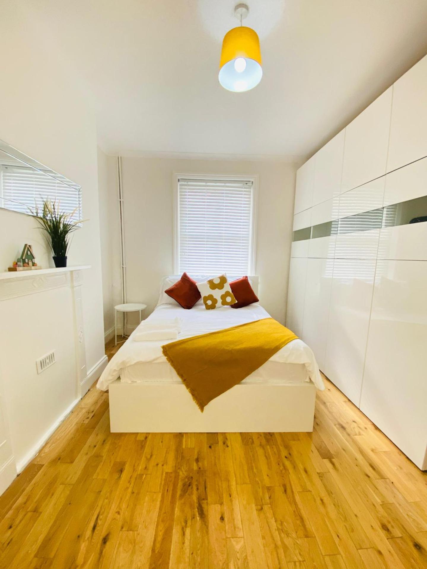 London Stays Whitechapel