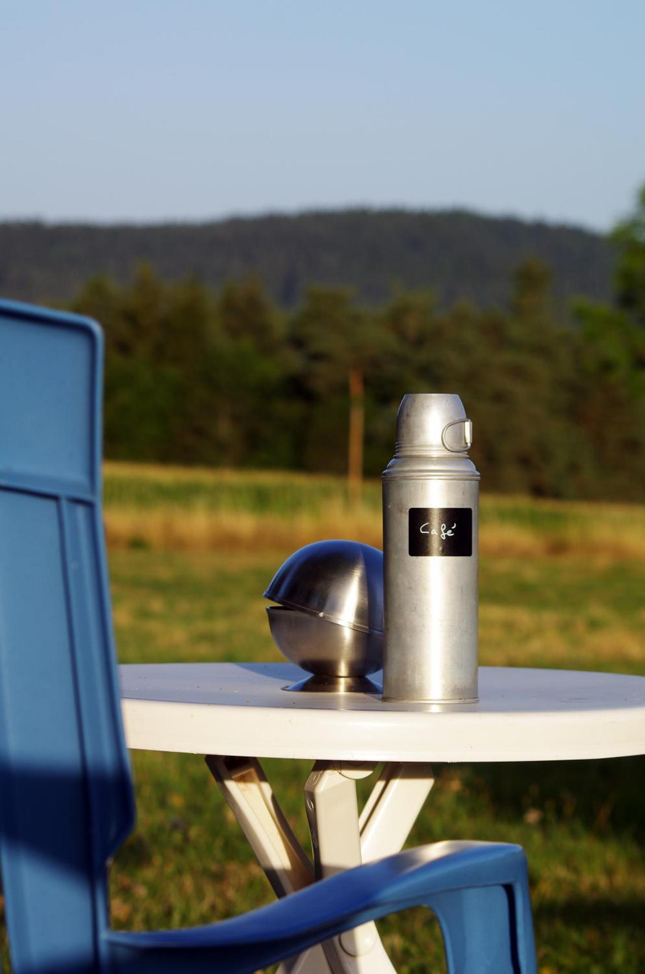 Caravane Vintage insolite avec jacuzzi au calme