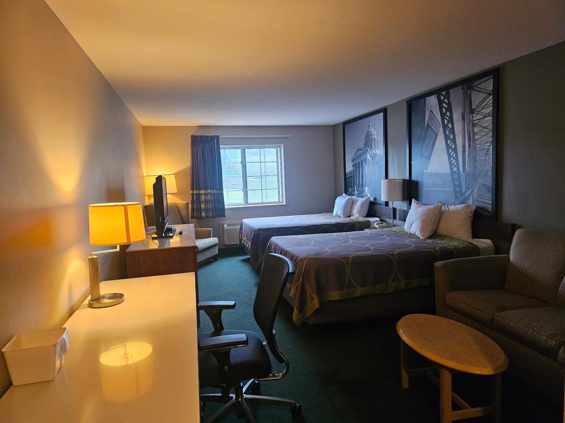 Super 8 by Wyndham Ava