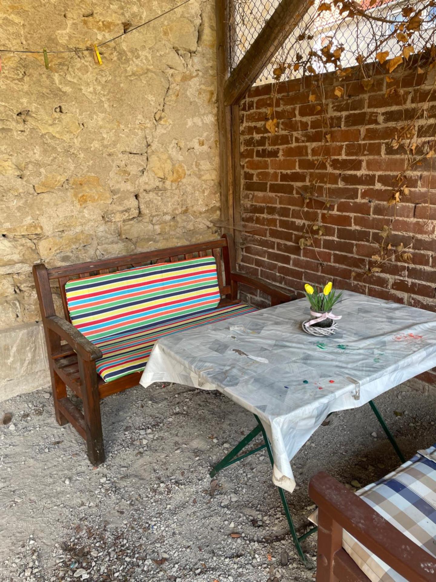 Schlafen auf dem pferdehof einfach gehalten mit Kühlschrank