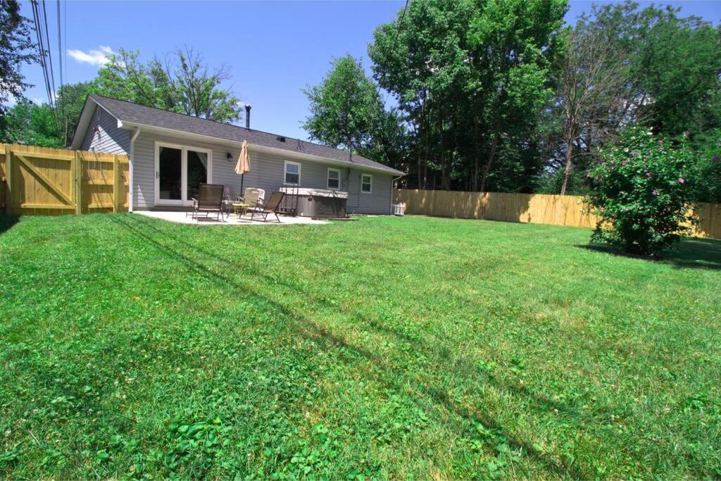 Private Ranch- Entire Home - Hot Tub - Pets & Kids Welcome - King Bed - Fenced Backyard - Free WiFi