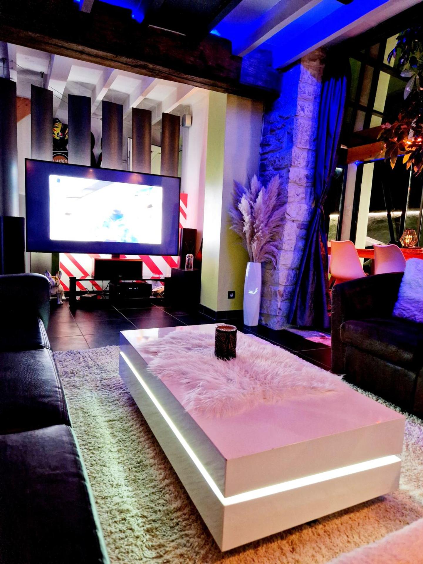 Communal lounge/ TV room