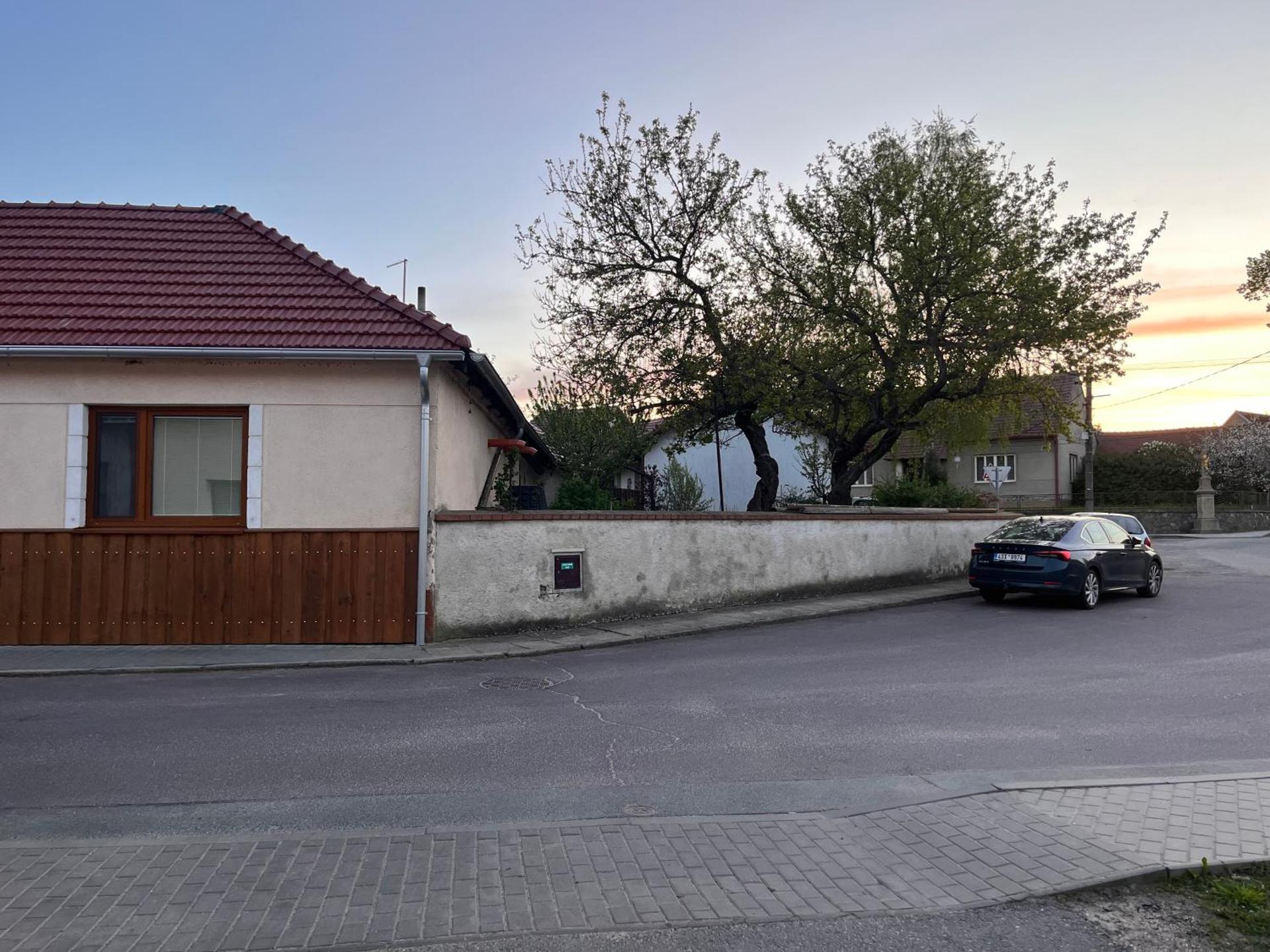 Domek na růžku celá chalupa