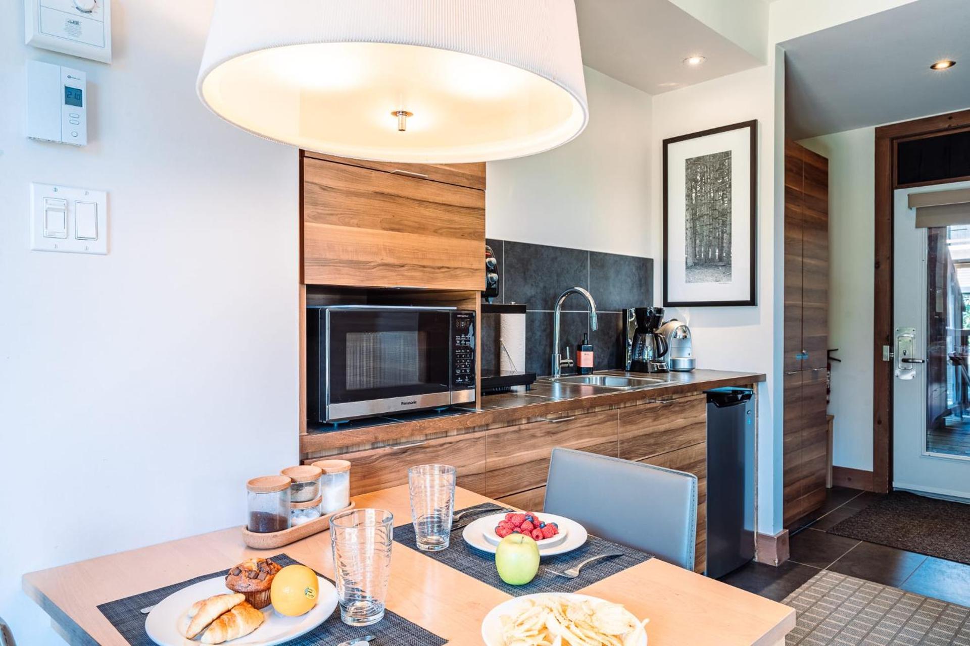 Lakefront Mountain View - Resort Studio