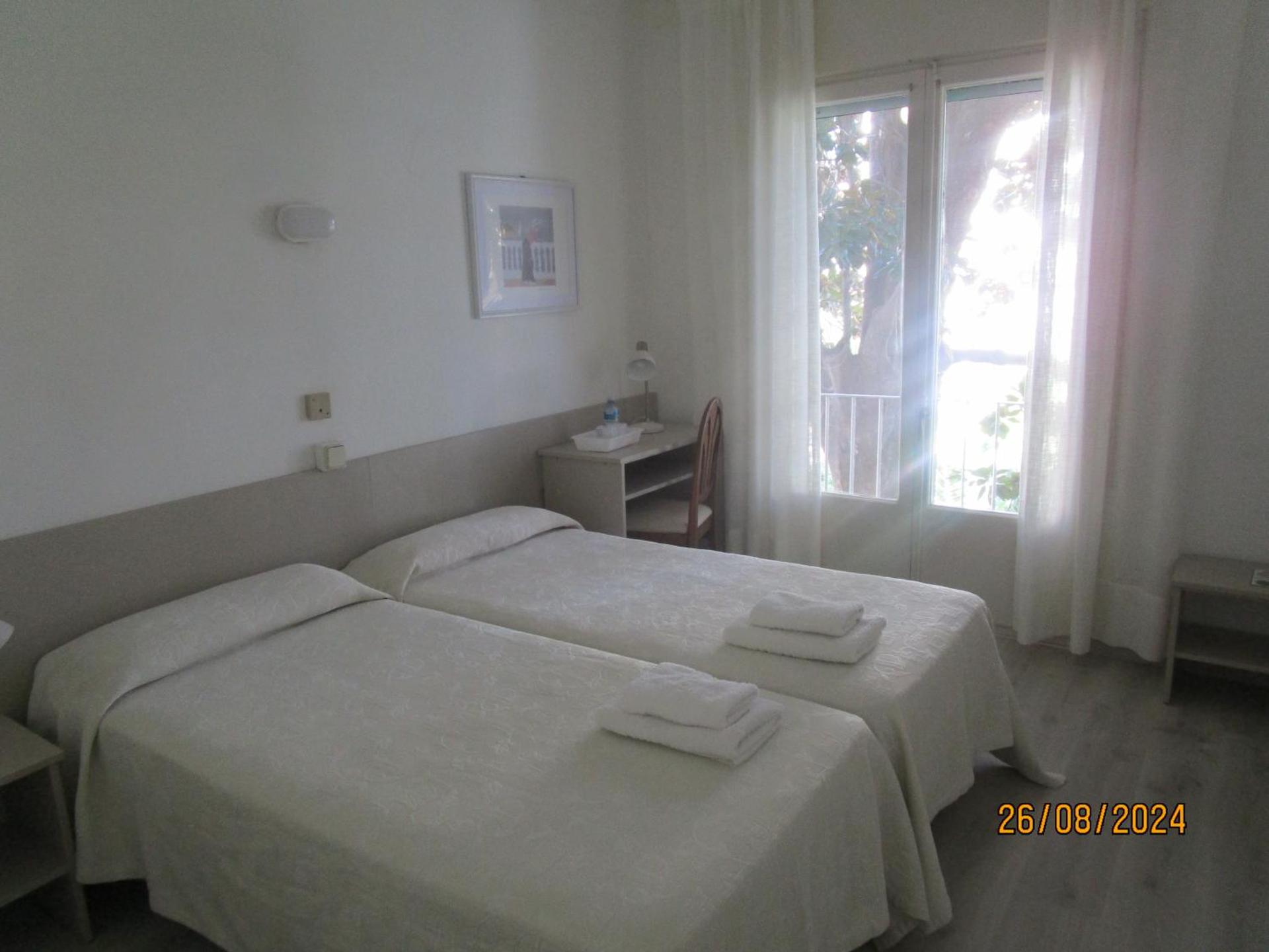 Double or Twin Room for Single Use