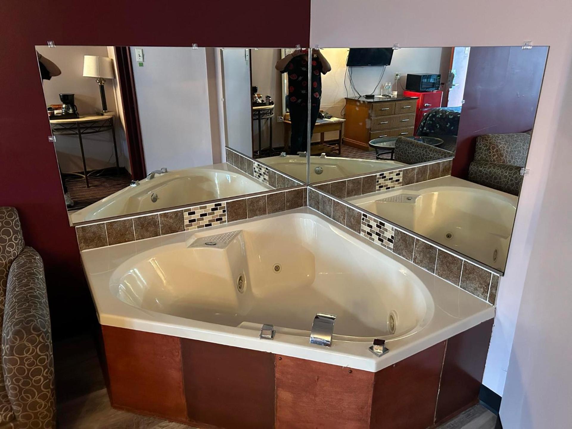 King Room with Spa Bath - Non-Smoking