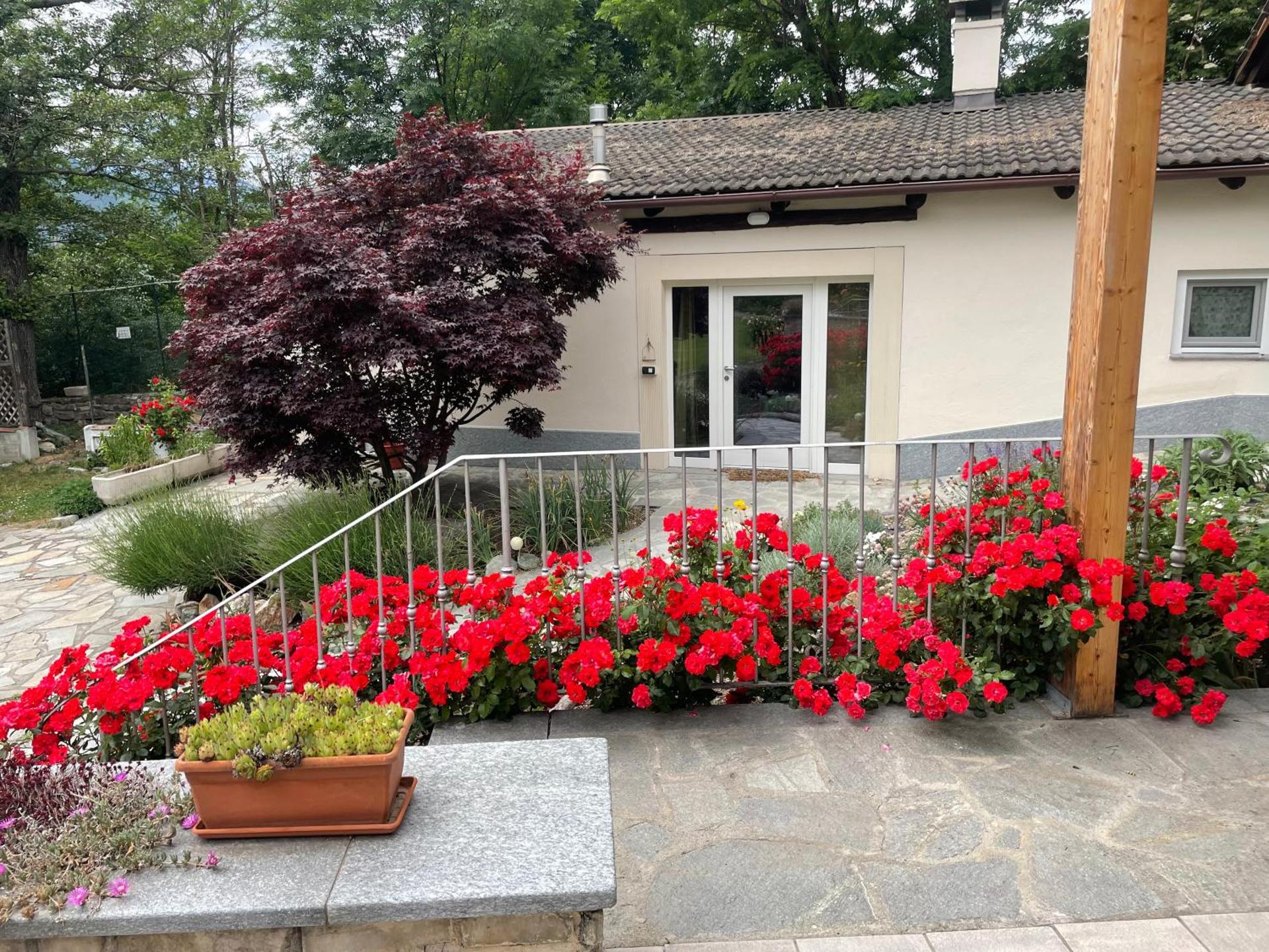 La Casina di Oscar ad AO V Combe VDA QUART 0014 e 00I6