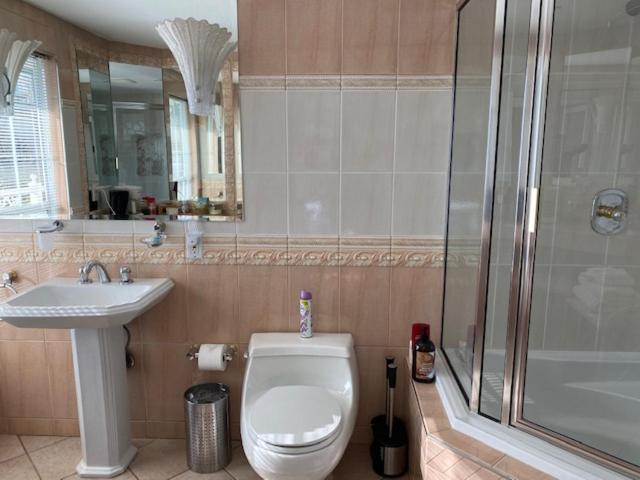 Ocean Breeze Executive Bed and Breakfast