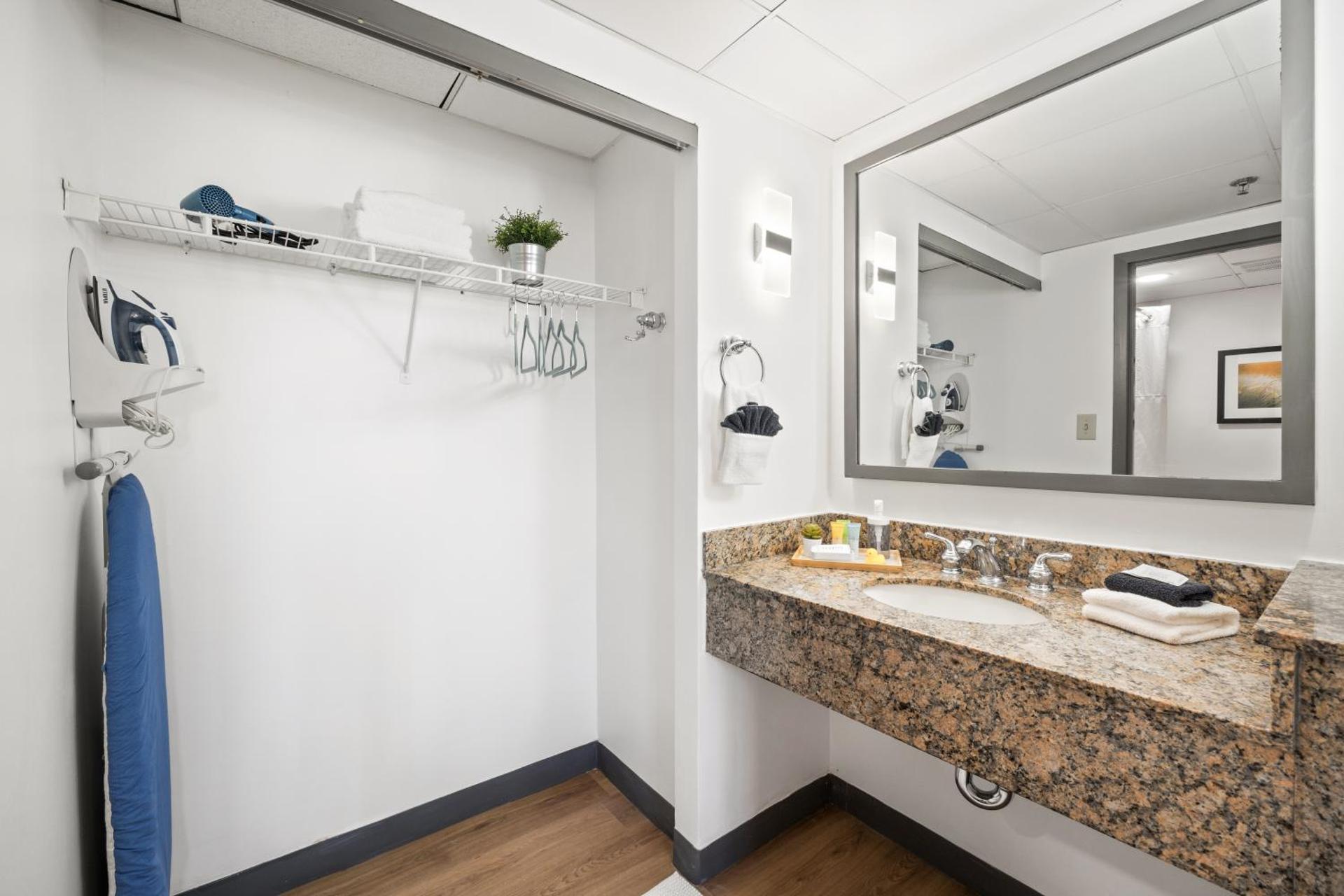 315 LoSo Hotel Airport